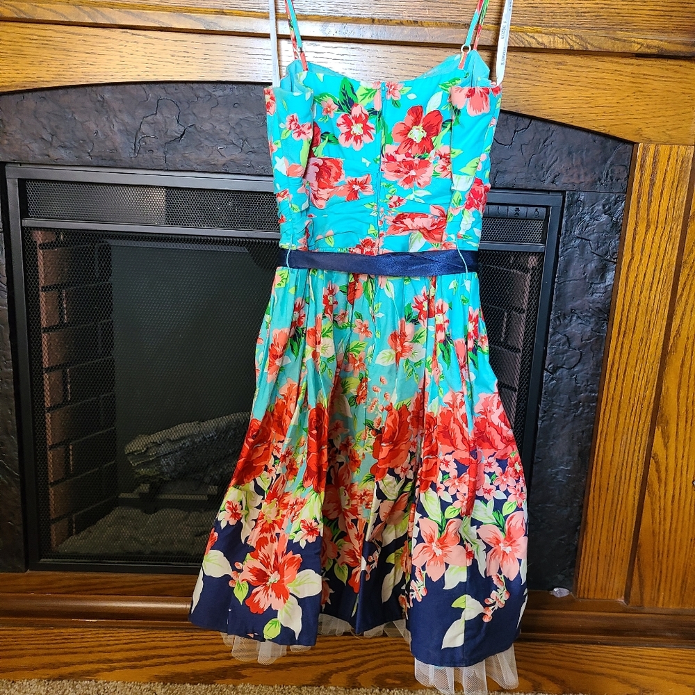 Dress - Picture 4 of 5